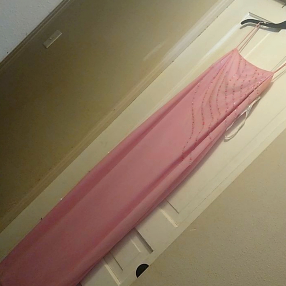 De laru pink to the floor spaghetti strep dress